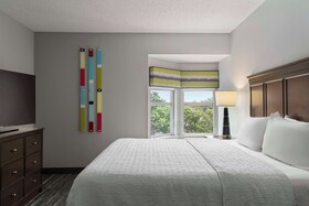 Hampton Inn & Suites Newport News Arpt Oyster Pt