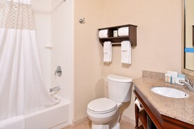 Hampton Inn & Suites Newport News Arpt Oyster Pt