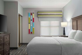 Hampton Inn & Suites Newport News Arpt Oyster Pt