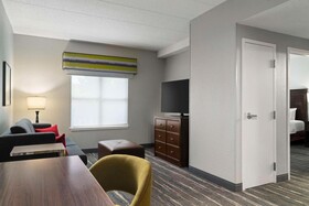 Hampton Inn & Suites Newport News Arpt Oyster Pt