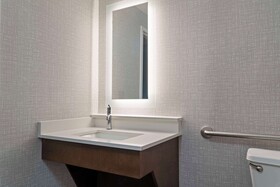 Hampton Inn & Suites Newport News Arpt Oyster Pt