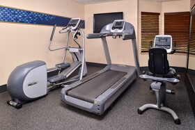 Hampton Inn & Suites Newport News Arpt Oyster Pt