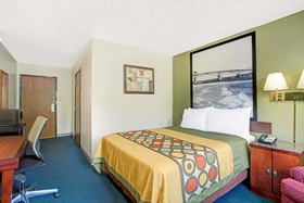 Super 8 by Wyndham Newport News/Jefferson Ave.