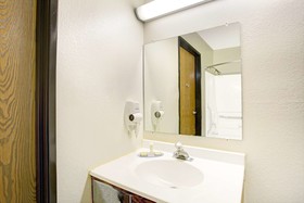 Super 8 by Wyndham Newport News/Jefferson Ave.