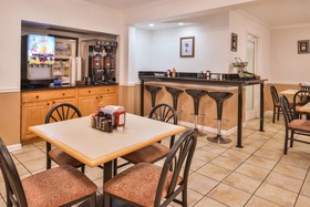 Best Western Plus Holiday Sands Inn & Suites