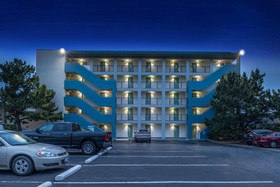 Best Western Plus Holiday Sands Inn & Suites