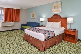 Best Western Plus Holiday Sands Inn & Suites