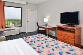 Best Western Plus Holiday Sands Inn & Suites
