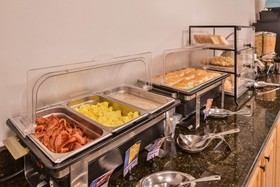 Best Western Plus Holiday Sands Inn & Suites
