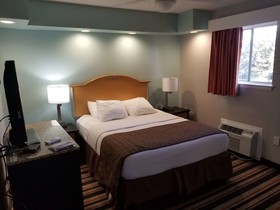 Best Western Plus Holiday Sands Inn & Suites