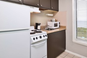 Best Western Plus Holiday Sands Inn & Suites
