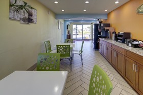 Econo Lodge at Military Circle