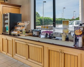 Econo Lodge Naval Station Norfolk