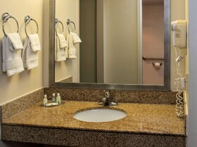 Quality Suites Lake Wright - Norfolk Airport