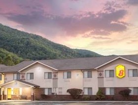 Super 8 by Wyndham Norton VA