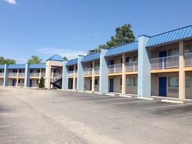 Super 8 by Wyndham Portsmouth Norfolk