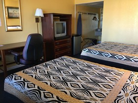 Super 8 by Wyndham Portsmouth Norfolk
