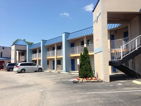 Super 8 by Wyndham Portsmouth Norfolk