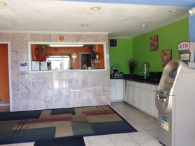Super 8 by Wyndham Portsmouth Norfolk