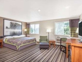 Super 8 by Wyndham Richlands/Claypool Hill Area