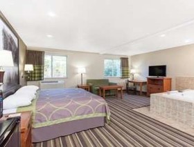 Super 8 by Wyndham Richlands/Claypool Hill Area