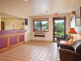 Super 8 by Wyndham Radford VA