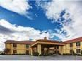 Super 8 by Wyndham Radford VA