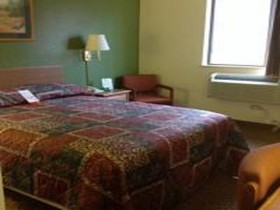 Super 8 by Wyndham Radford VA