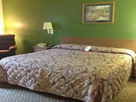 Super 8 by Wyndham Radford VA