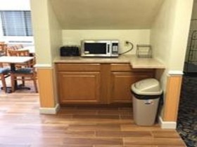 Super 8 by Wyndham Radford VA