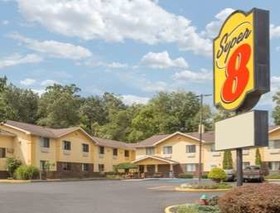 Super 8 by Wyndham Radford VA