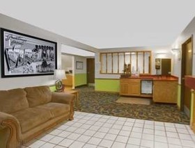 Super 8 by Wyndham Radford VA