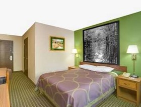 Super 8 by Wyndham Radford VA