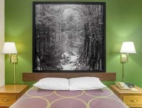 Super 8 by Wyndham Radford VA