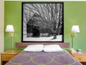 Super 8 by Wyndham Radford VA