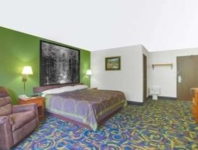 Super 8 by Wyndham Radford VA