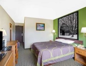 Super 8 by Wyndham Radford VA