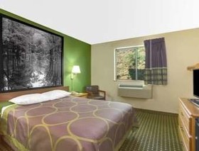 Super 8 by Wyndham Radford VA