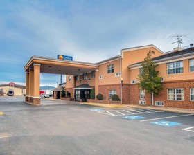 Comfort Inn & Suites Raphine - Lexington Near I-81 And I-64