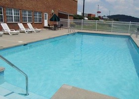 Comfort Inn & Suites Raphine - Lexington Near I-81 And I-64