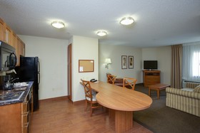 Candlewood Suites Richmond Airport