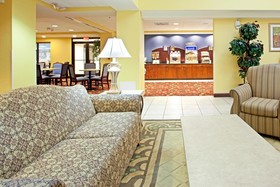 Holiday Inn Express Richmond Airport