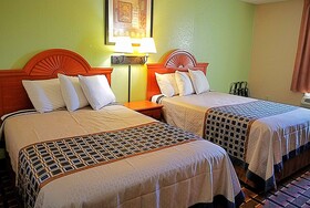 Knights Inn Richmond at W Broad Saint