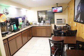 Super 8 by Wyndham Richmond Airport VA