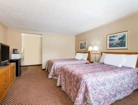 Travelodge by Wyndham Ridgeway Martinsville Area