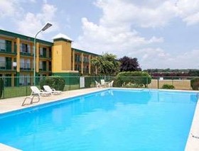 Days Inn by Wyndham Roanoke Civic Center