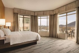 Hampton Inn and Suites Roanoke Downtown