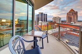 Hampton Inn and Suites Roanoke Downtown
