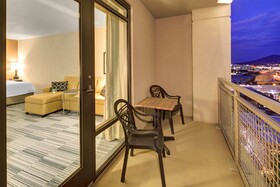Hampton Inn and Suites Roanoke Downtown