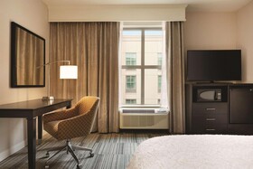 Hampton Inn and Suites Roanoke Downtown